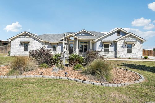 121 Westfield Lndg, La Vernia, TX, 78121-5732 | Card Image