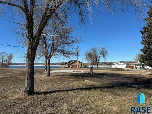407 S River St Street, Chamberlain, SD, 57325 | Card Image