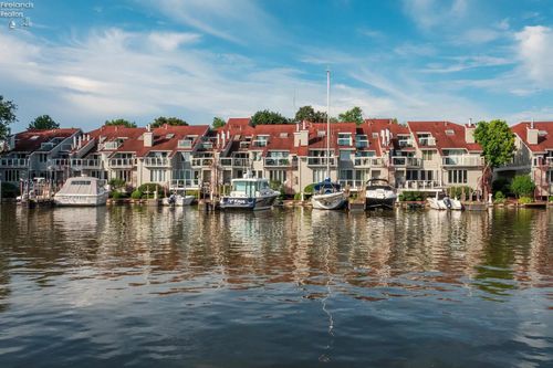 623 Main St, Vermilion, OH, 44089-1043 | Card Image