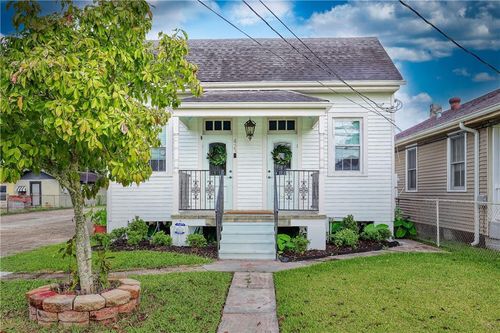 423 10th St, Gretna, LA, 70053-5517 | Card Image