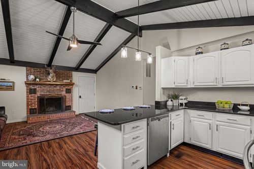 327 Cub Run Ln, HARPERS FERRY, WV, 25425-4537 | Card Image