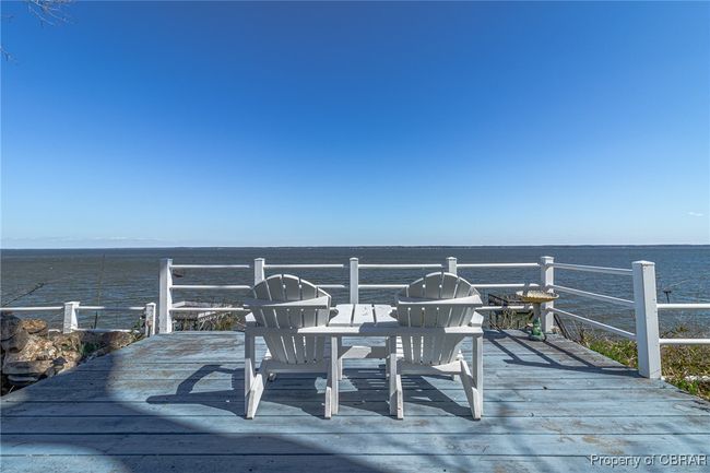 Great sitting area in backyard! | Image 9