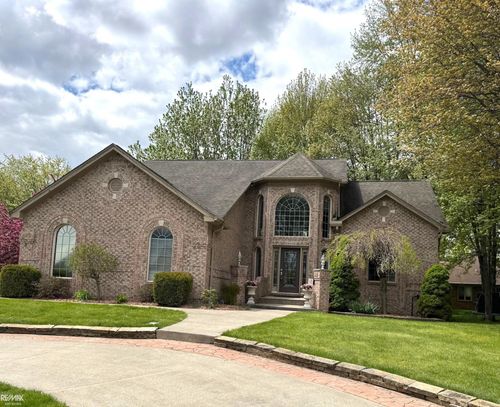 68135 Lake Angela Dr, Richmond, MI, 48062-1689 | Card Image