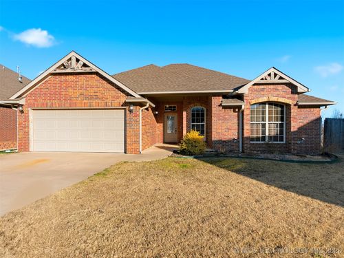 431 Westchester Ct, Ada, OK, 74820-8524 | Card Image