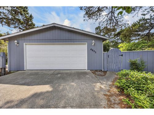 4895 Seapine Dr, Florence, OR, 97439-9022 | Card Image