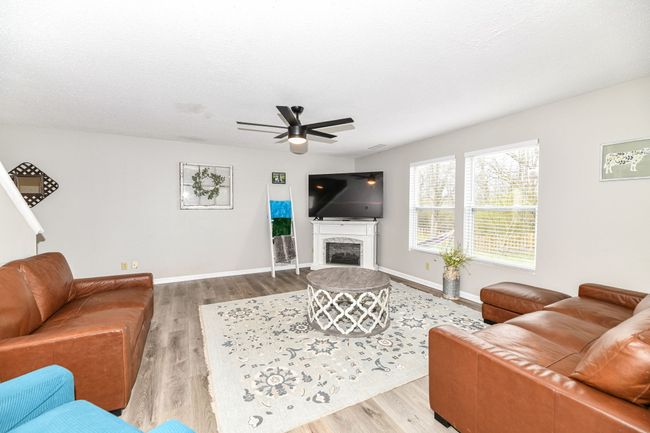 Living Room | Image 15