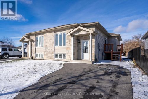 108 Forestdale Cres, Cornwall, ON, K6K0A5 | Card Image