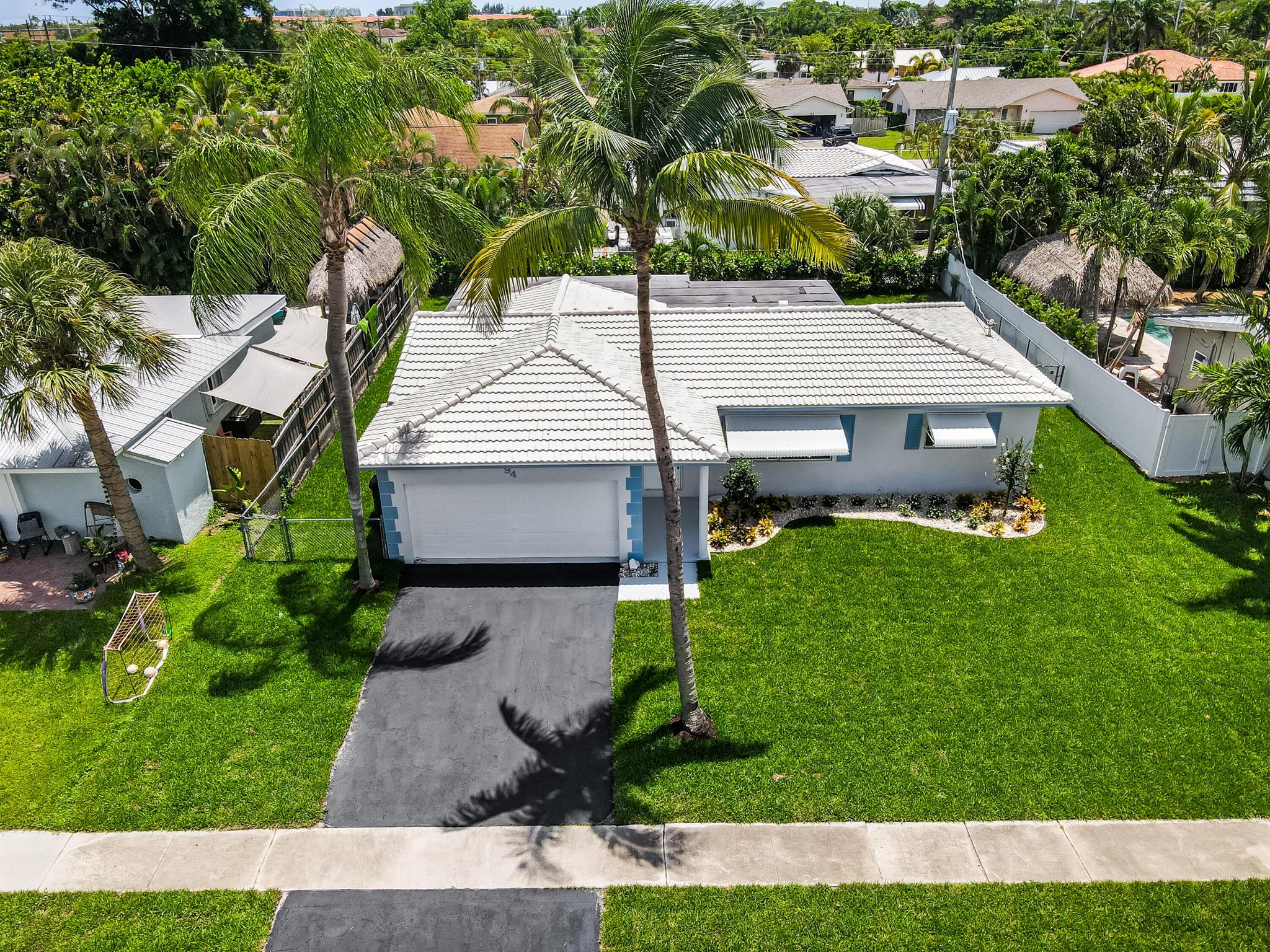 Mohigan Cir, Boca Raton, FL 33487
