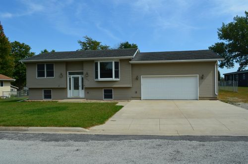 204 Pine St, Waverly, IA, 50677-4049 | Card Image