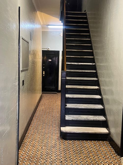 20 W Roosevelt Sq, Mount Vernon, NY, 10550-2014 | Card Image