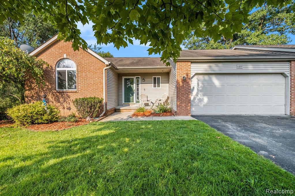 Crystal Pointe Cir, Fenton, MI 48430 #1