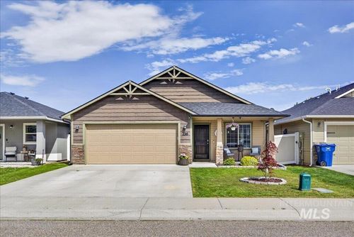 216 Crimson Cir E, Fruitland, ID, 83619-5038 | Card Image