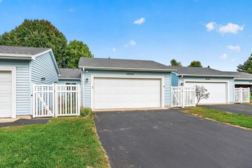 38558 Grand Ave, North Branch, MN, 55056-5747 | Card Image