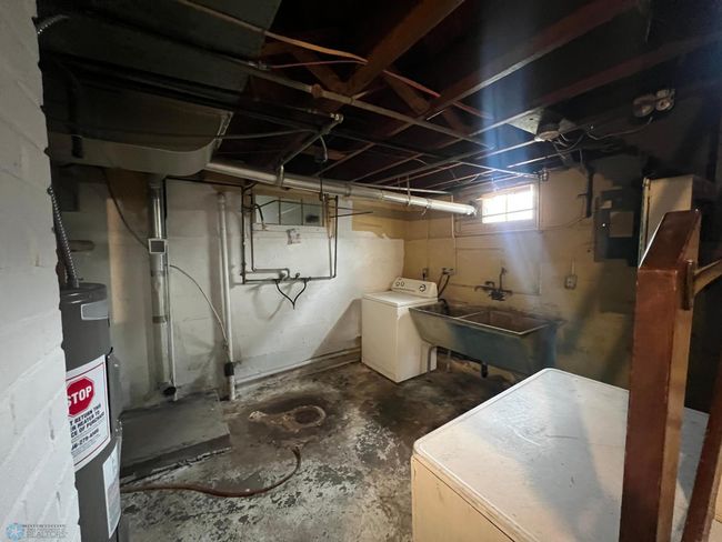 Basement Laundry Area | Image 19
