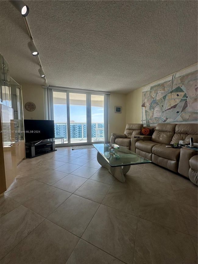 1718 - 3800 S Ocean Dr, Condo with 2 bedrooms, 2 bathrooms and null parking in Hollywood FL | Image 20