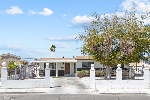 1921 Manhattan Dr, Las Vegas, NV, 89106-1725 | Card Image