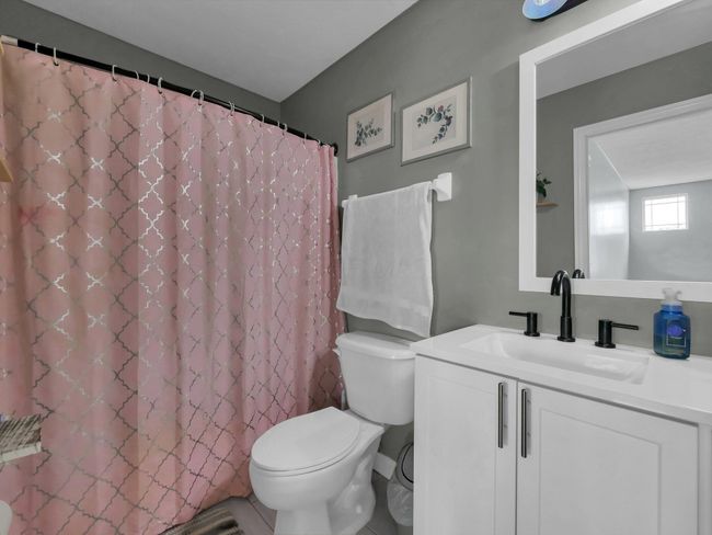 Upstairs Full Bath | Image 20