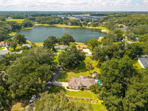 211 Hanging Moss Ln, LADY LAKE, FL, 32159-5138 | Card Image