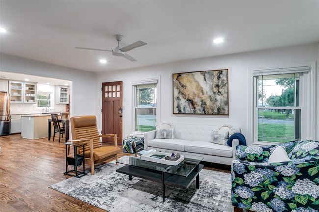 854 E Wall St, House other with 3 bedrooms, 2 bathrooms and null parking in Grapevine TX | Image 7