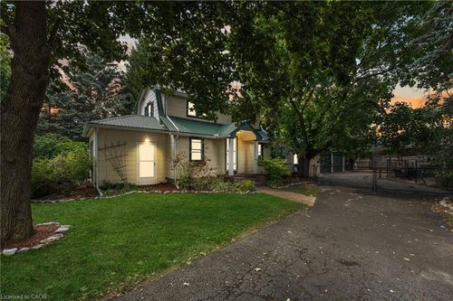 323 20 Rd, Fenwick, ON, L0S1C0 | Card Image