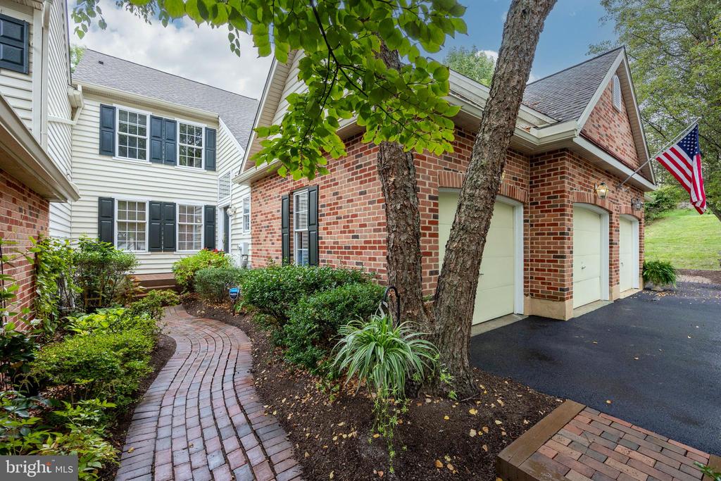 Springview Ln, Phoenixville, PA 19460