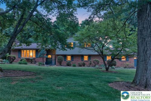 797 Barrymore Ln, Bethlehem, PA, 18017-2558 | Card Image