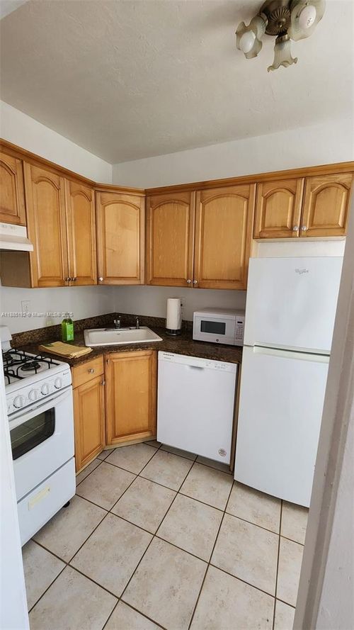 apt-6-315 Eucalyptus St, West Palm Beach, FL, 33401-3389 | Card Image