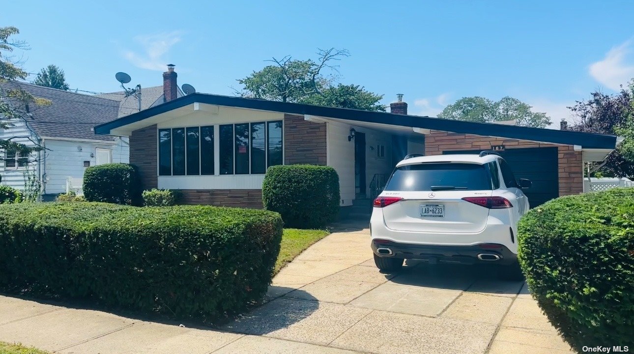 Rushmore St, Westbury, NY 11590