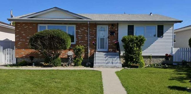 13435 110 Street, Home with 3 bedrooms, 1 bathrooms and 2 parking in Edmonton AB | Image 2
