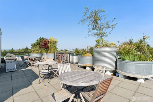 414-2331 42nd Ave Sw, Seattle, WA, 98116-2557 | Card Image