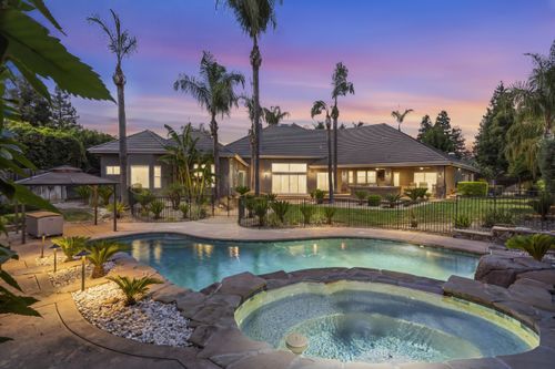 5709 W Seeger Ct, Visalia, CA, 93277-8667 | Card Image