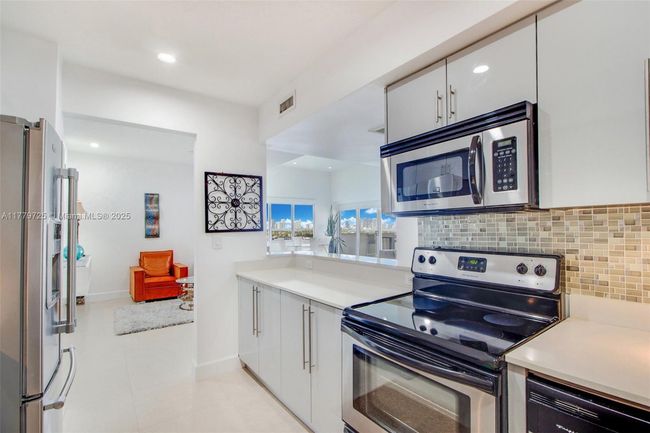 APT-1540S - 1500 Bay Rd, Condo with 1 bedrooms, 2 bathrooms and null parking in Miami Beach FL | Image 10