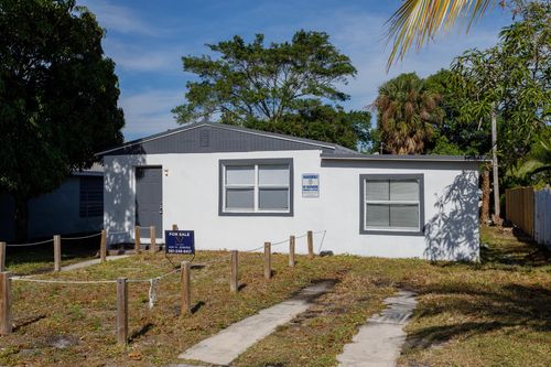1164 W 31st St, Riviera Beach, FL, 33404-3635 | Card Image