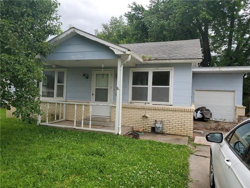 809 W 1st St, Coffeyville, KS, 67337-3801 | Card Image