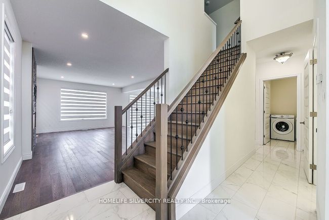 1681 Finley Cres, House other with 4 bedrooms, 3 bathrooms and 4 parking in London ON | Image 4