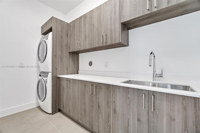 6818 - 6818 Nw 104 Th Ct, House other with 4 bedrooms, 5 bathrooms and null parking in Doral FL | Image 21