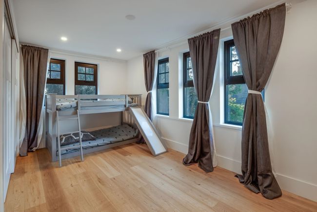 614 4th Ave, House other with 7 bedrooms, 4 bathrooms and 3 parking in New Westminster BC | Image 25