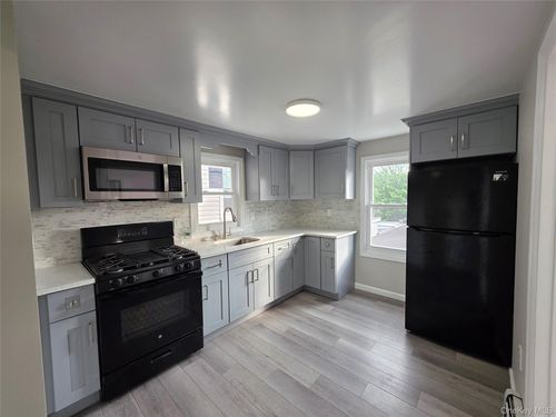 south-269 Willis Ave, Mineola, NY, 11501-2434 | Card Image
