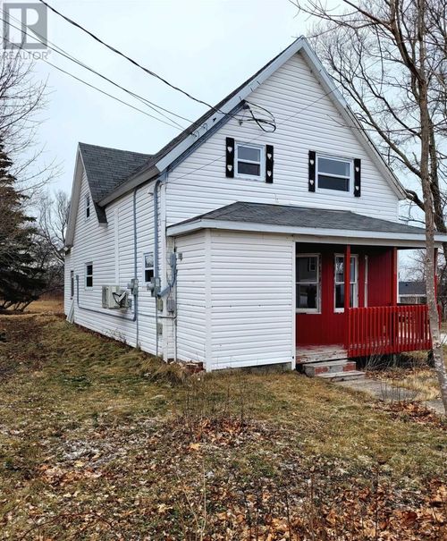 4 Queen St, Sydney Mines, NS, B1V1K5 | Card Image