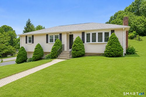 4 Pierson Dr, West Haven, CT, 06516-6244 | Card Image