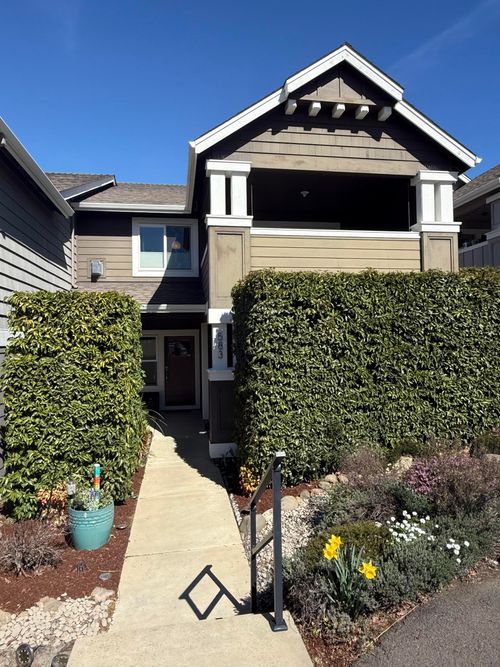 583 Plum Ridge Ct, Ashland, OR, 97520-9160 | Card Image