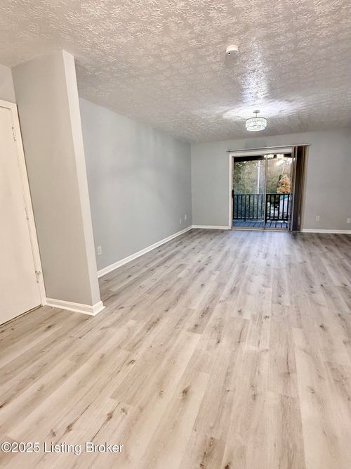 330-3504 Lodge Ln, Louisville, KY, 40218-2799 | Card Image