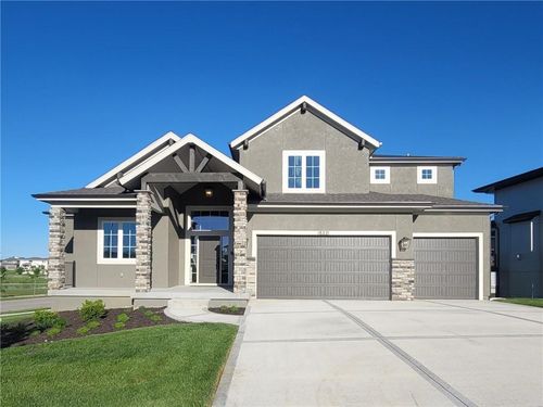 18221 Oakmont St, Overland Park, KS, 66013-4525 | Card Image