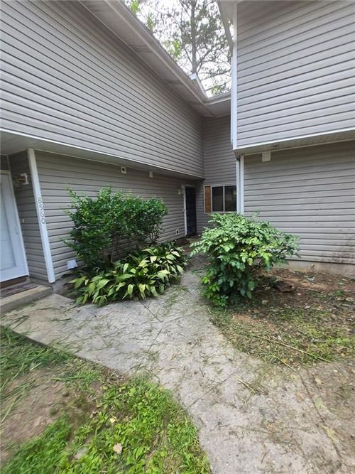 8562 Creekwood Way, Jonesboro, GA, 30238-4315 | Card Image