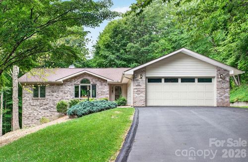 1820 Riverview Ct, Hendersonville, NC, 28739-8833 | Card Image