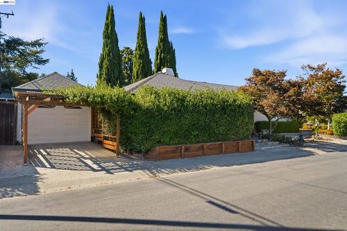 10561 Carver Dr, Cupertino, CA, 95014-3604 | Card Image