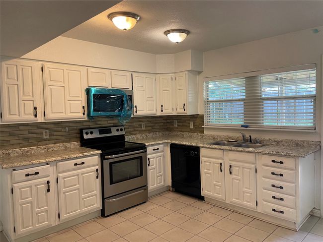 2706 Treeview Dr, House other with 3 bedrooms, 2 bathrooms and null parking in Arlington TX | Image 6
