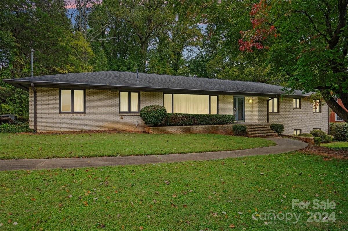 Chevron Dr, Charlotte, NC 28211