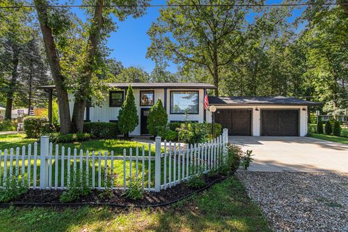 819 W Michigan St, New Buffalo, MI, 49117-1252 | Card Image