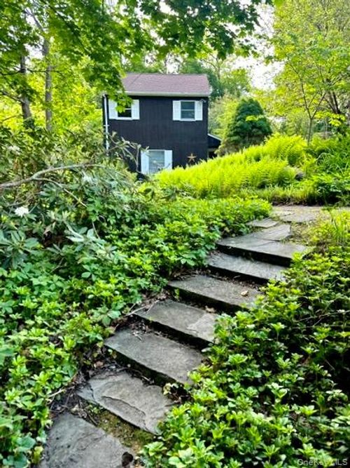 8 Sunset Dr, Bedford Hills, NY, 10507-1818 | Card Image